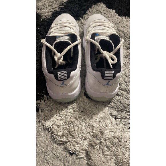 Nike Air Jordan 11 Retro Low Legend Blue Size 8.5 AV2187-117 2021 White Blue XI